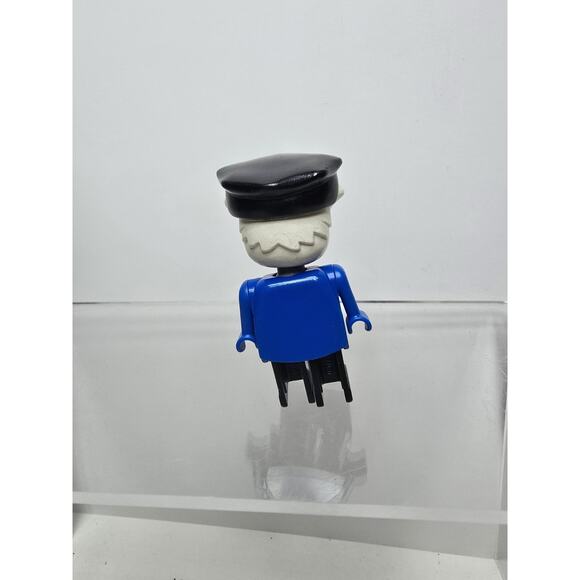 LEGO Constable Clarke Bulldog Minifigure - Vintage FABULAND (fab2b) 3639 3789 - Picture 3 of 4